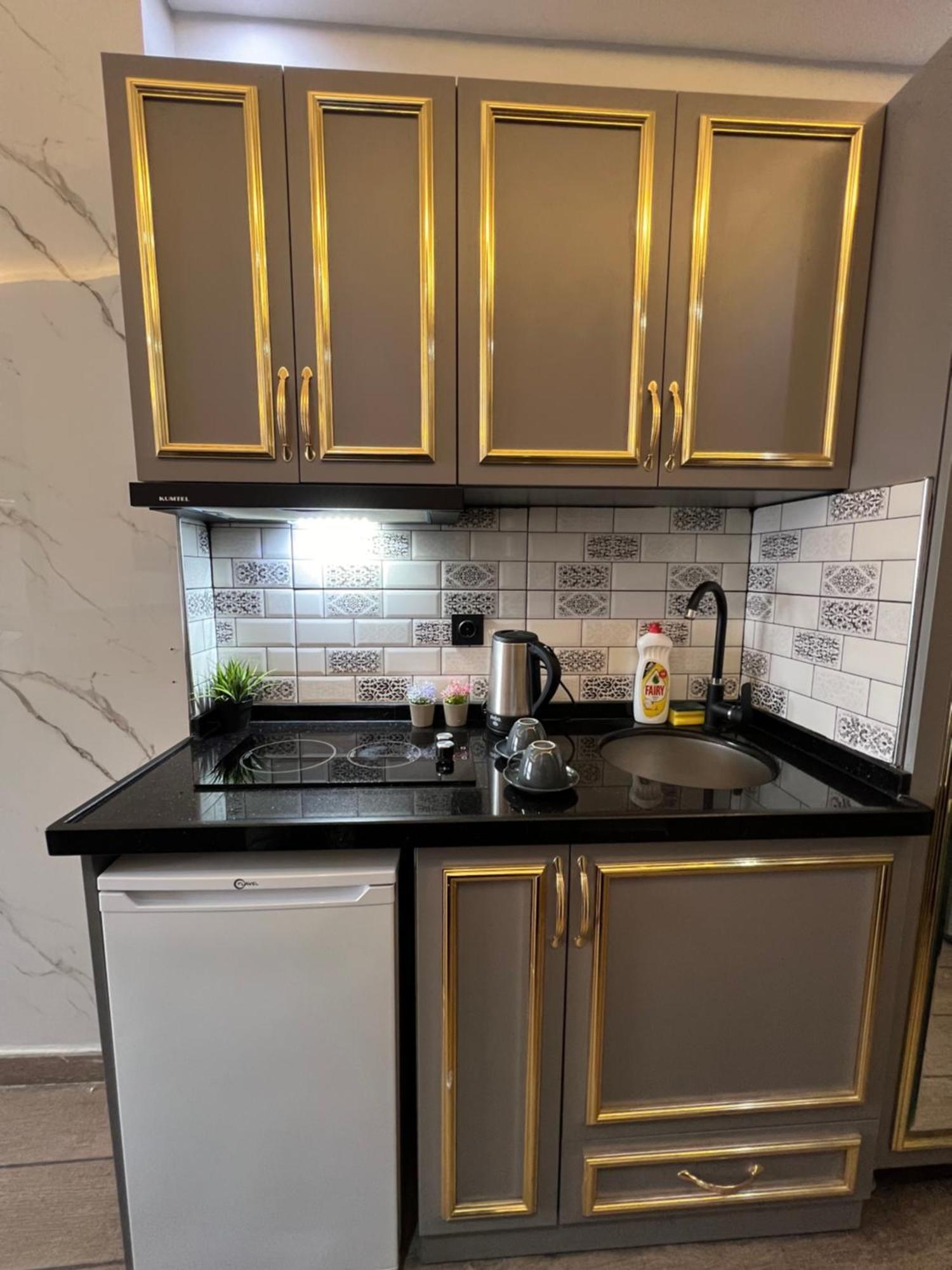 Taksim Larissa Hotel Suites Istanbul Ngoại thất bức ảnh