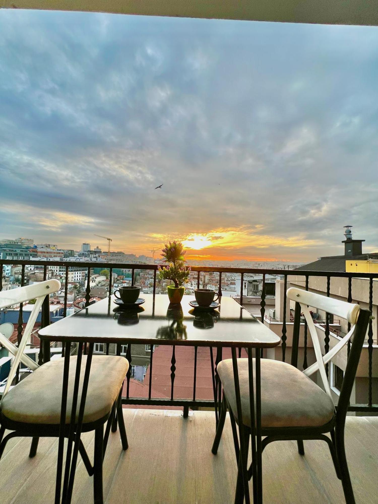 Taksim Larissa Hotel Suites Istanbul Ngoại thất bức ảnh