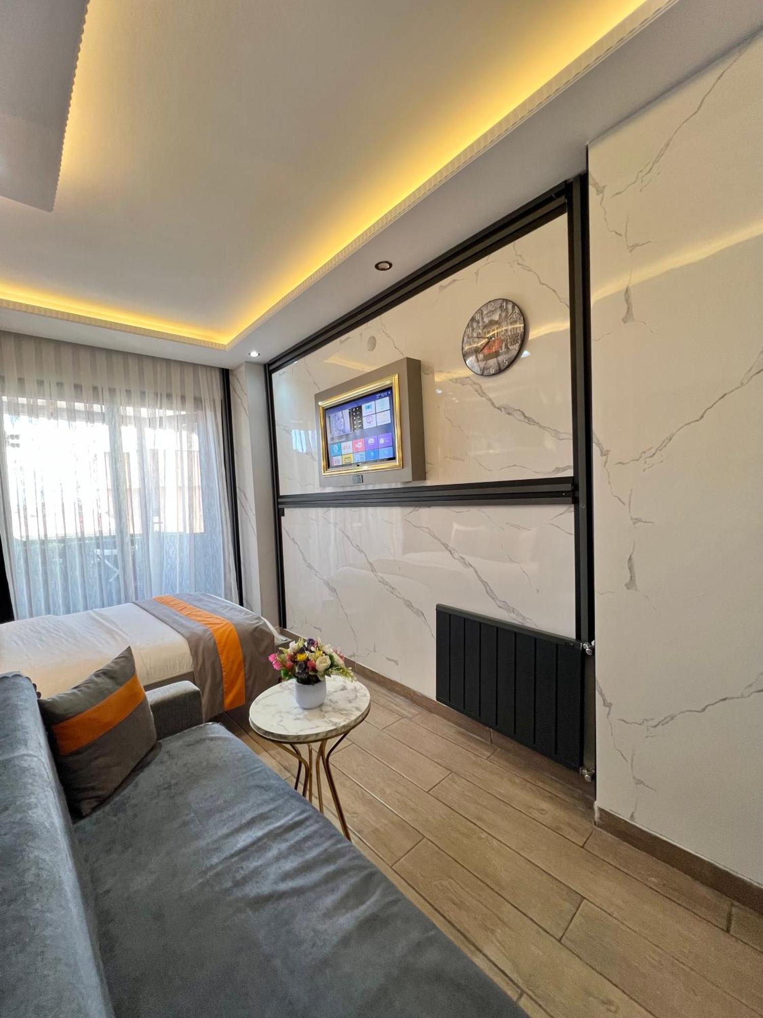 Taksim Larissa Hotel Suites Istanbul Ngoại thất bức ảnh
